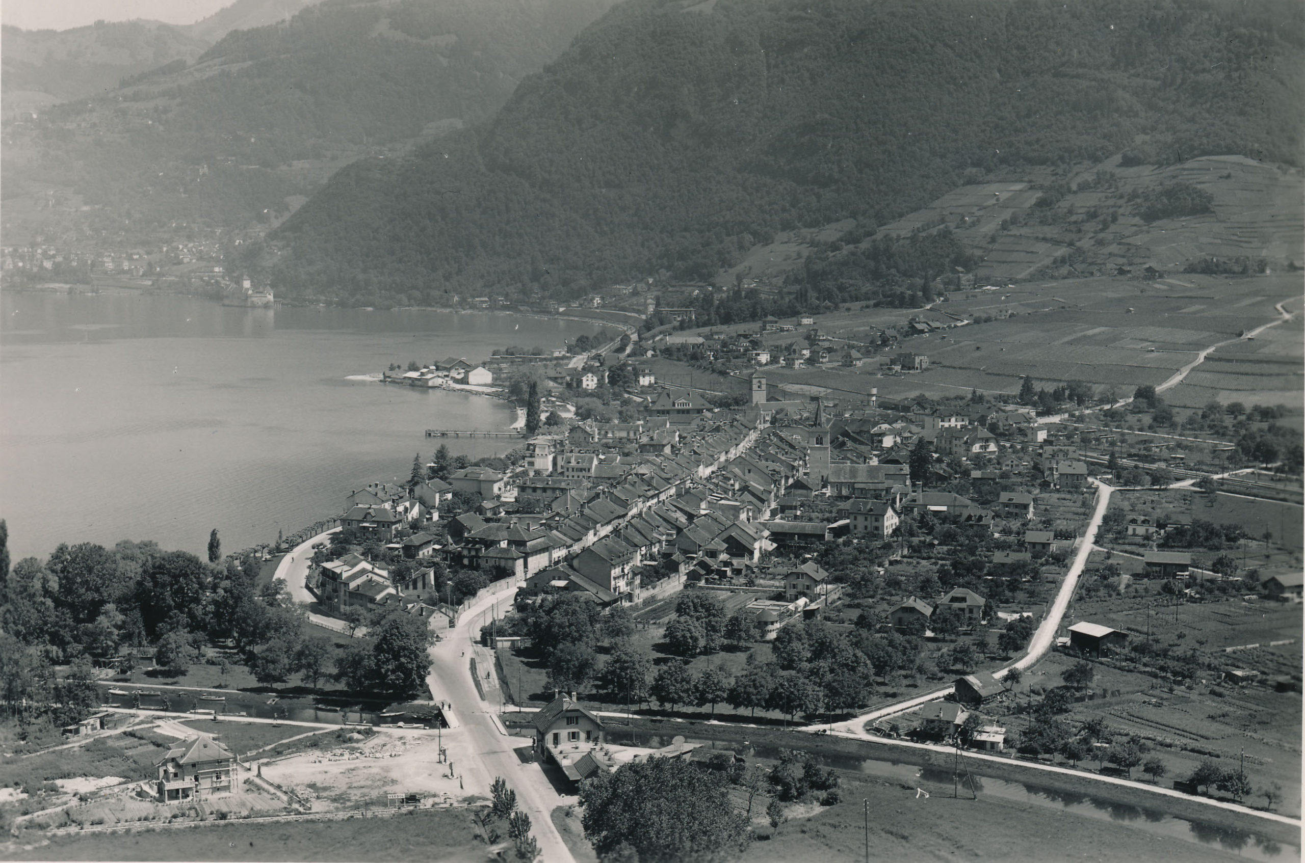 Vue du bourg ancien de Villeneuve vers 1940