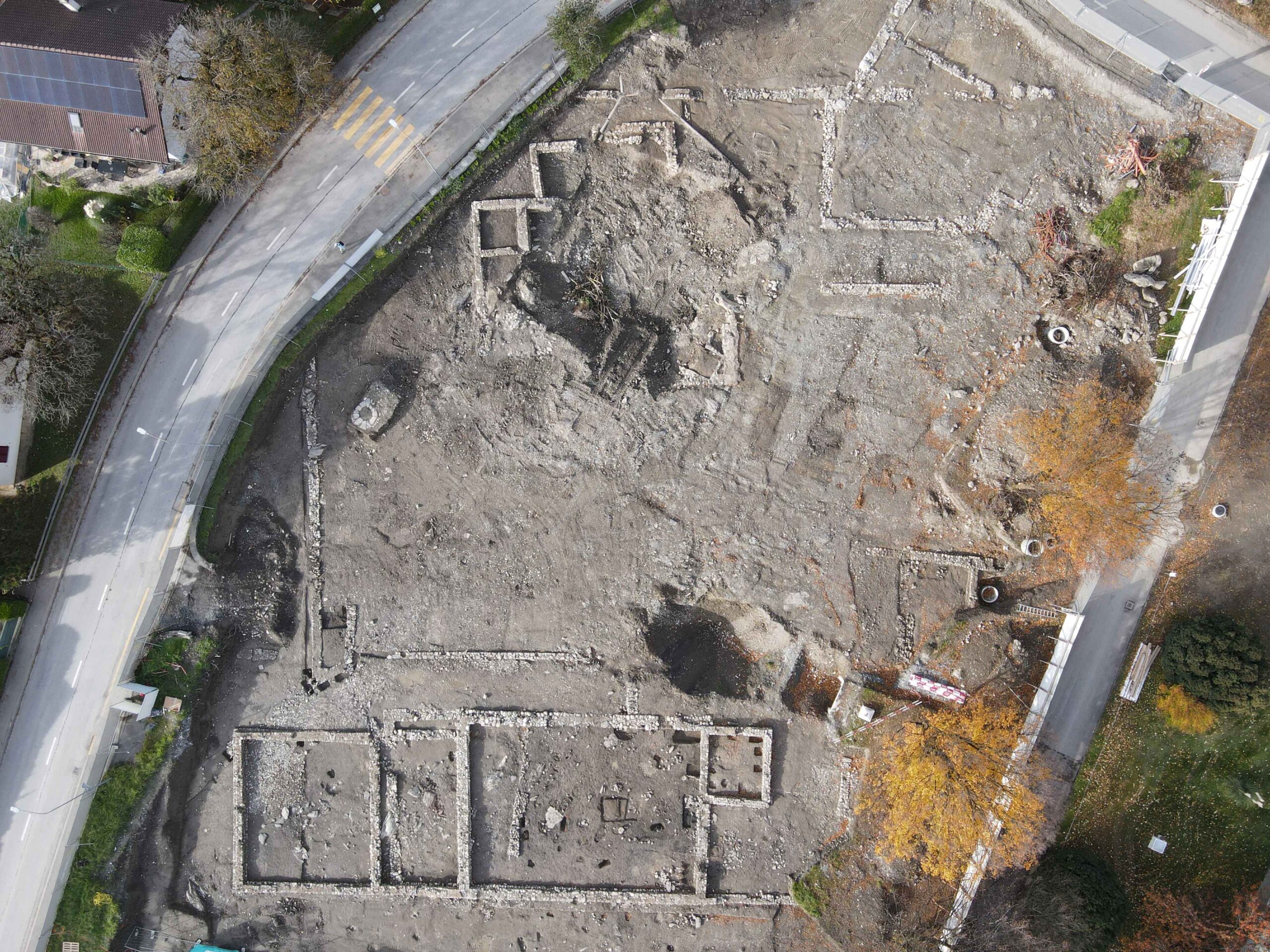Vue aérienne générale du site archéologique de Bex