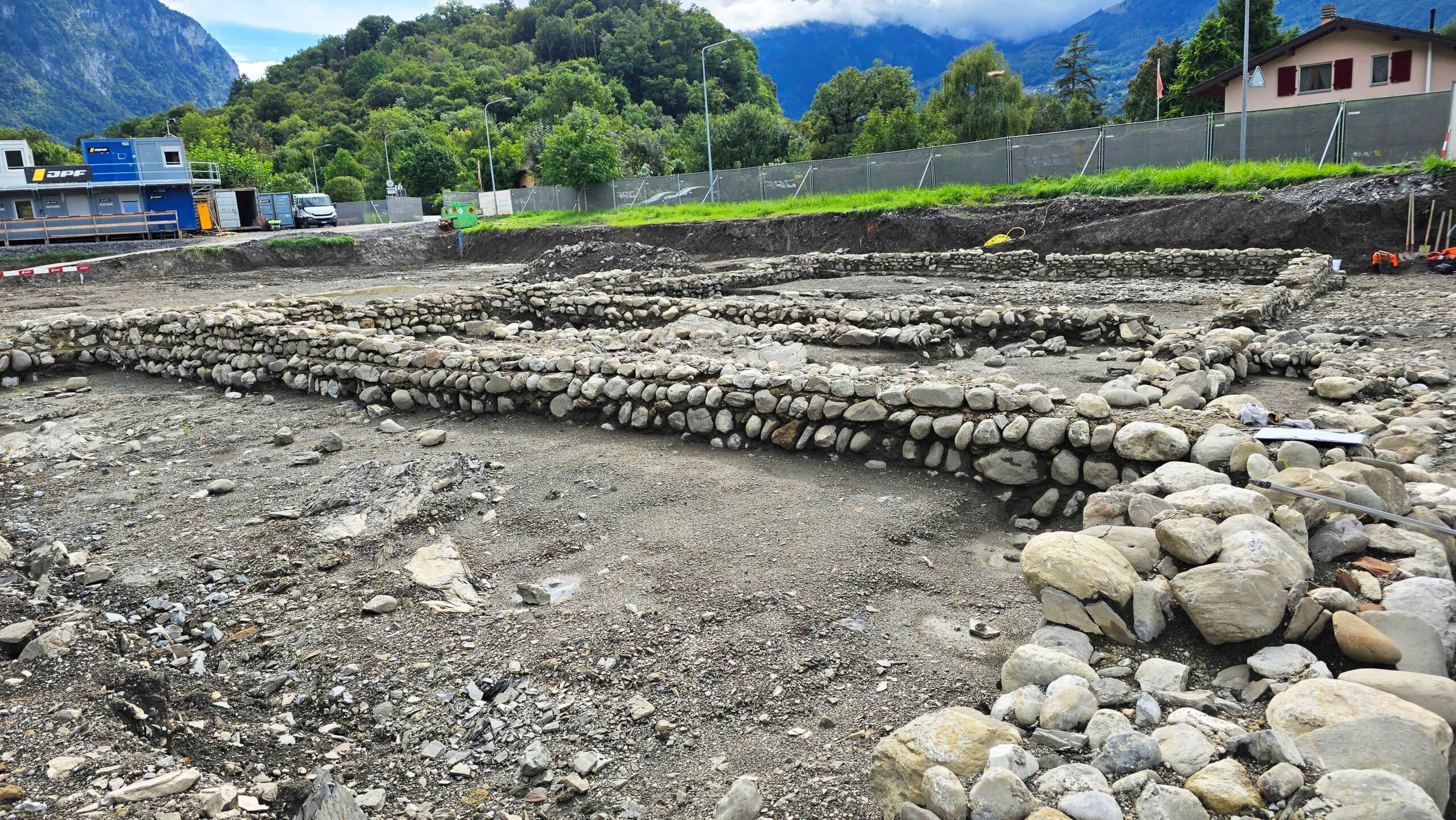Vue des maçonneries romaines à Bex